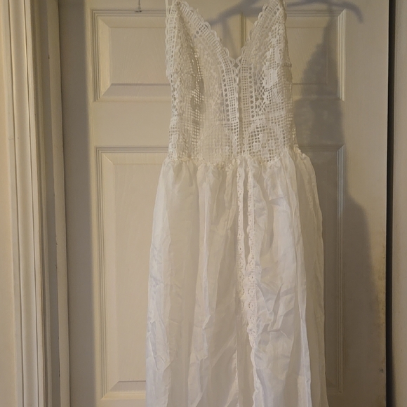 Dresses & Skirts - Elegant White Lace Dress